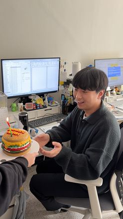 Young Woong’s birthday.