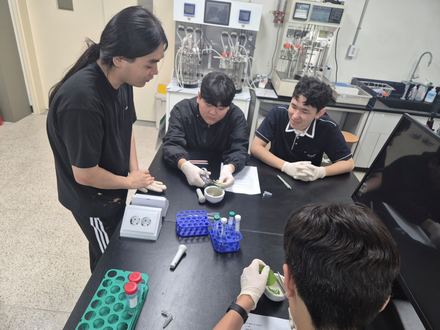 Major-experience day for high-school students from the Gwangju area.