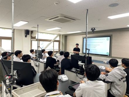 Science club session with students from Gwangju High School.